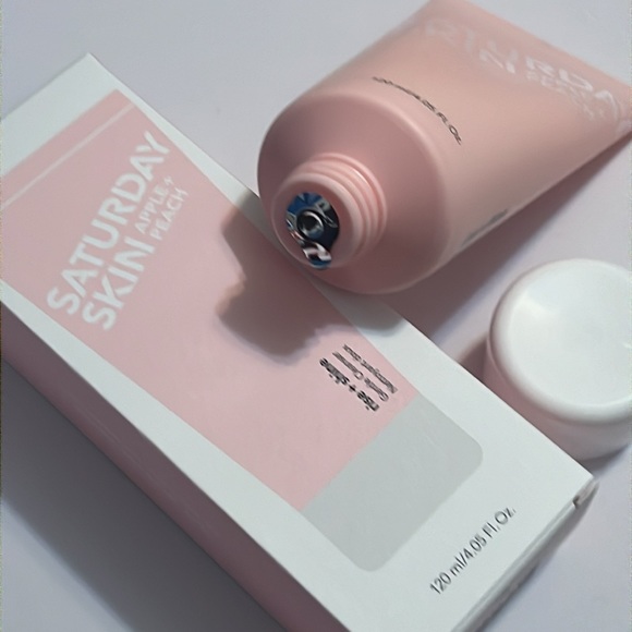 SATURDAY SKIN RISE & SHINE GENTLE CLEANSER - NEW - Picture 2 of 2